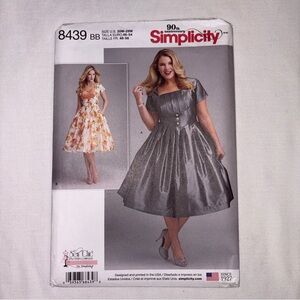 Simplicity new uncut #8439 sizes 20W-28W